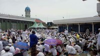 Khusus untuk momen ini, Polres Tanah Laut (Tala) memodifikasi mobil water cannon menjadi tempat wudhu.