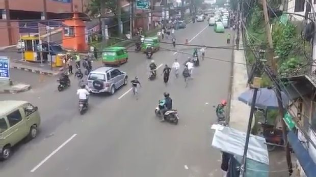 Aksi driver Grab hentikan tawuran pelajar di Bogor.