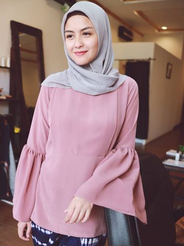 Foto: Pulang Umrah, Revalina S Temat Makin Cantik dengan Berhijab