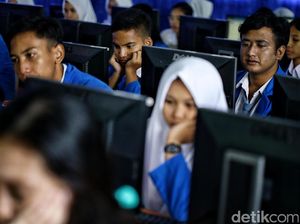 Jurus Jokowi Agar Lulusan SMK Tak Banyak Jadi Pengangguran