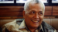 Hatta sendiri telah dikirim surat untuk dilakukan pemeriksaan tambahan oleh Polda Metro Jaya atas kasus permufakatan makar pada pekan lalu. Namun, mantan aktivis itu tak bisa memenuhi panggilan penyidik.