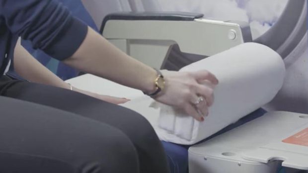 Kemudian tutupnya dibalik lalu digeser menjadi kasur (Jet Kids) 