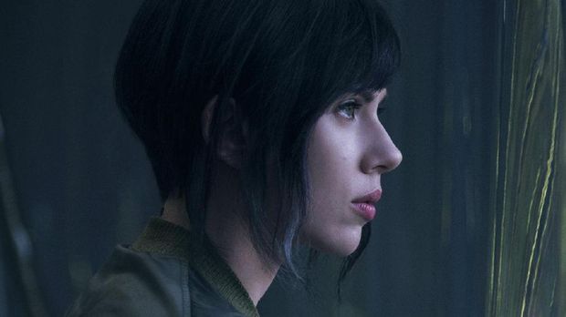 Peran Scarlett Johansson sebagai Motoko Kusanagi dianggap whitewashing.