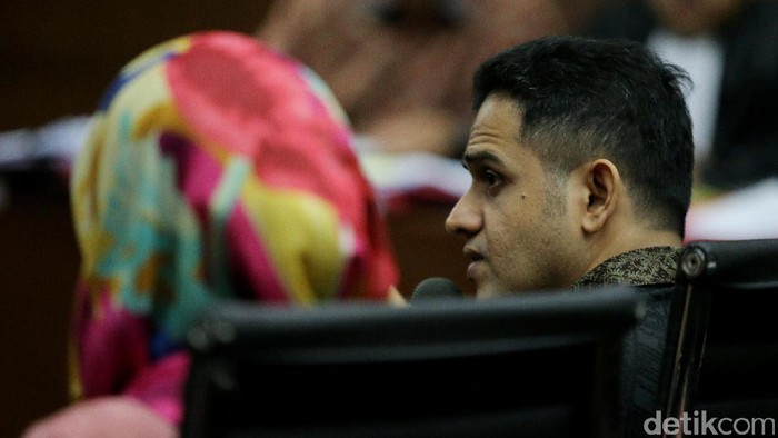 Disaksikan Nazar, Andi Narogong Siapkan Amplop Duit e-KTP