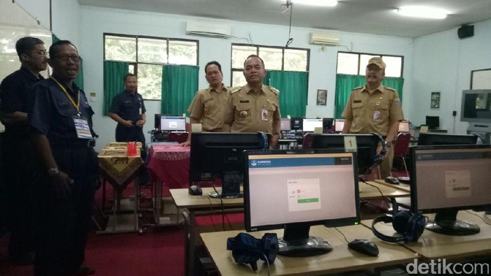 Wali Kota Jaktim Tinjau Persiapan UNBK di SMKN 26