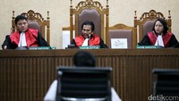 Meminta kepada Majelis Hakim untuk menjatuhkan pidana terhadap terdakwa dengan pidana penjara 4 tahun dikurangi selama terdakwa di dalam tahanan, denda sejumlah Rp 250 juta, dan subsider 6 bulan, ujar Ketua Jaksa Penuntut Umum pada KPK, Ali Fikri, di Pengadilan Negeri Tindak Pidana Korupsi (PN Tipikor) Jakarta, Jalan Bungur Besar Raya, Jakarta Pusat, Senin (3/4/2017).