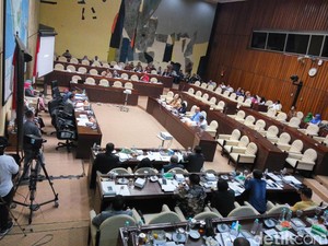 Cecar Ida Budhiati, Anggota Komisi II DPR Soroti JR UU Pilkada