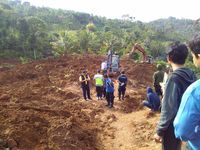 Evakuasi Korban Longsor di Ponorogo