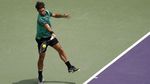 Kalahkan Nadal, Federer Bawa Pulang Trofi Miami Terbuka