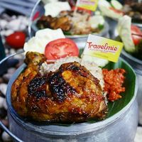 5 Sahabat Ini Bisnis Kuliner Ala Kamping Beromzet Rp 300 Juta/Bulan