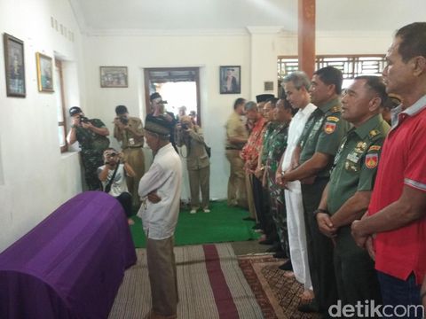 Ratusan Pelayat Berdatangan ke Rumah Duka Ayah Ganjar Pranowo