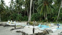 Makam nisan kuda bercampur dengan makam lain yang bernisan kayu. Namun, mereka yang dikuburkan di sini adalah keturunan dari sultan yang bernisan kuda (Bonauli/dettikTravel)