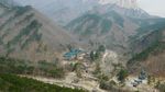 Naik Kereta Gantung ke Puncak Gunung Bersalju di Korea