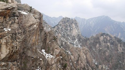 Seperti Ini Indahnya Puncak Gunung Bersalju di Korea