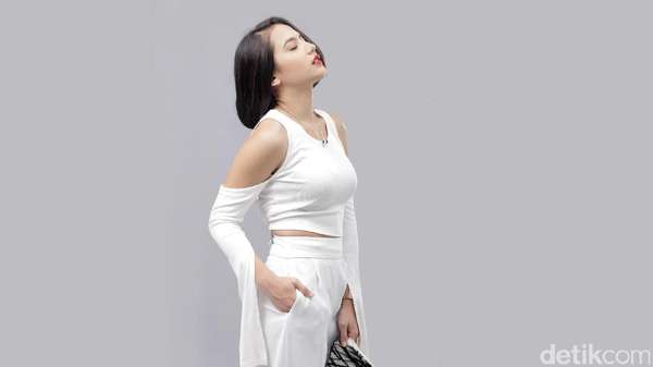 Tatapan Memikat Pevita Pearce di Bolder In 2 Years Tatapan Memikat Pevita Pearce di Bolder In 2 Years