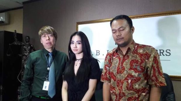 Pengacara Sebut Pertengkaran Razman-Bella Luna Dipicu Kawin Kontrak