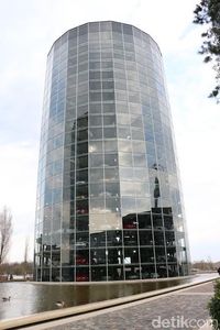 Menara Kaca Kembar di Wolfsburg Ini, Tempat Parkir Mobil Baru VW