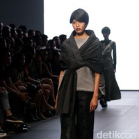 Koleksi terbaru Hunting Fields di Plaza Indonesia Fashion Week 2017. Plaza Indonesia Lt.8, Jakarta. [Foto: Mohammad Abduh/Wolipop]