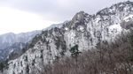 Naik Kereta Gantung ke Puncak Gunung Bersalju di Korea
