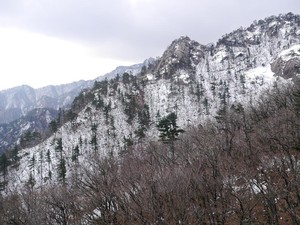 Tips Liburan ke Gunung Seorak Korea Saat Musim Semi