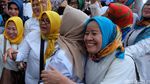 Kegembiraan Pendukung Wahidin-Andika di MK