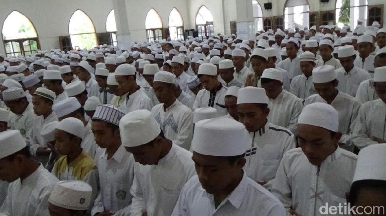 Santri: Lagu dan Puisi Santri: Lagu dan Puisi