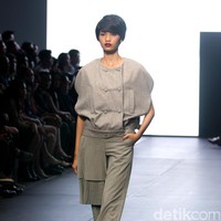 Koleksi terbaru Hunting Fields di Plaza Indonesia Fashion Week 2017. Plaza Indonesia Lt.8, Jakarta. [Foto: Mohammad Abduh/Wolipop]