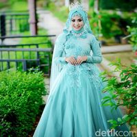 Gaya baju brokat modern top