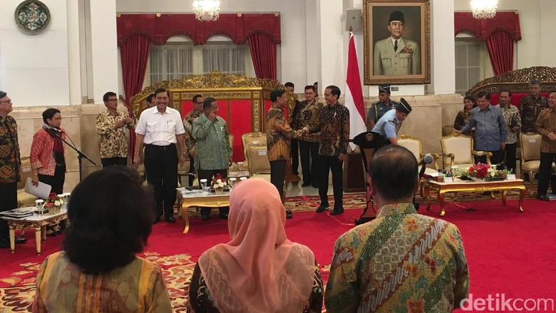 Wiranto Terharu Dapat Ucapan Ultah dari Presiden dan Menteri Wiranto Terharu Dapat Ucapan Ultah dari Presiden dan Menteri