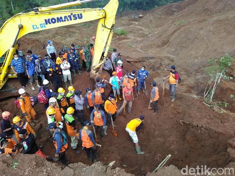 Pencarian Korban Longsor Ponorogo Hari ke-4