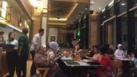 PappaRich berlokasi di Kemang Village. Restoran ini tawarkan menu Malaysia populer. Seperti nasi lemak, satai, laksa, mie dan char kwey teow.