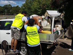 Komunitas Ahmadiyah di Queensland Kerja Bakti Bantu Korban Banjir