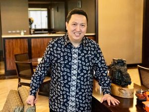 Hindari Macet Jakarta, Boy Thohir Naik Ojek Online