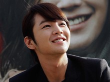 Cerita Jang Keun Suk Hadapi Diagnosis Kanker Tiroid