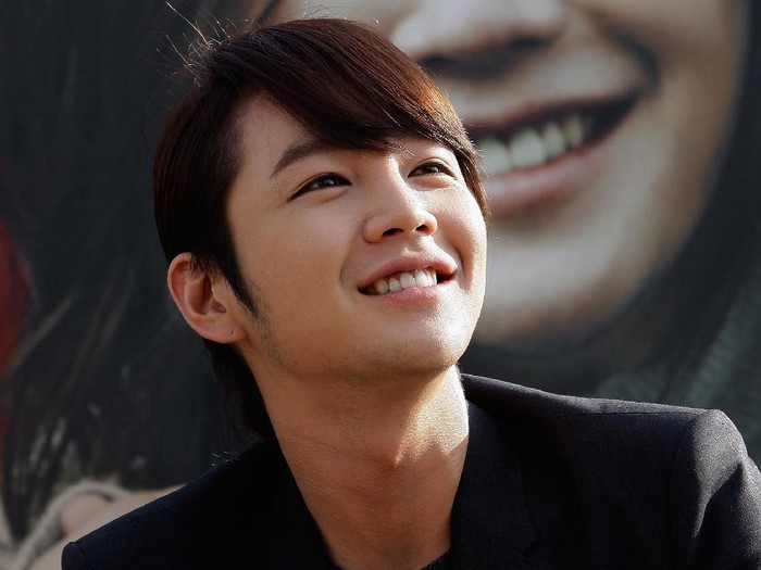 BUSAN, SOUTH KOREA - OCTOBER 09:  Actor Jang Geun-Suk attends the Open Talk during the 16th Busan International Film Festival (BIFF) on October 9, 2011 in Busan, South Korea. The biggest film festival in Asia showcases 307 films from 70 countries and runs from October 6-14.  (Photo by Chung Sung-Jun/Getty Images)