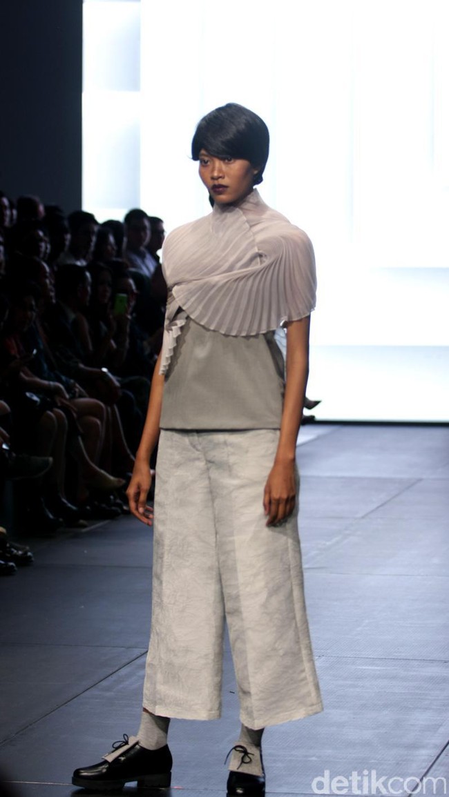 Koleksi terbaru Hunting Fields di Plaza Indonesia Fashion Week 2017. Plaza Indonesia Lt.8, Jakarta. [Foto: Mohammad Abduh/Wolipop]