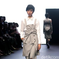 Koleksi terbaru Hunting Fields di Plaza Indonesia Fashion Week 2017. Plaza Indonesia Lt.8, Jakarta. [Foto: Mohammad Abduh/Wolipop]