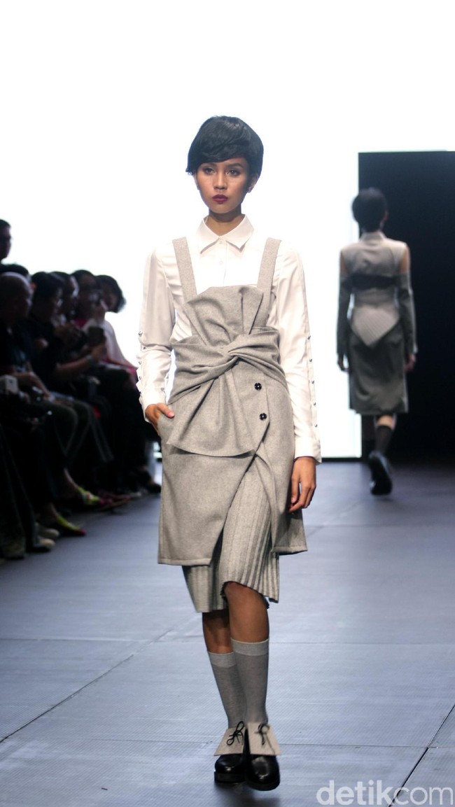 Koleksi terbaru Hunting Fields di Plaza Indonesia Fashion Week 2017. Plaza Indonesia Lt.8, Jakarta. [Foto: Mohammad Abduh/Wolipop]