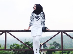 Foto: Agar Tak Dikritik Seperti Syahrini, Ini Padu Padan Rok Mini & Hijab