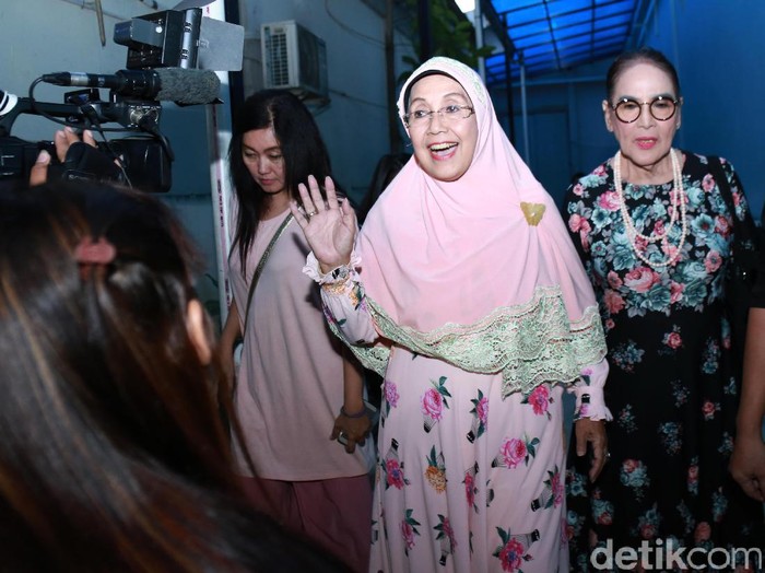 Nani Widjaja Sosok Perempuan Yang Manja
