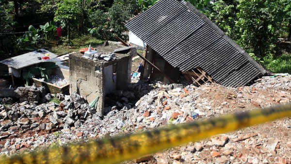 Longsor di Jagakarsa, 1 Warga Tewas