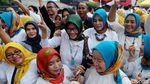 Kegembiraan Pendukung Wahidin-Andika di MK
