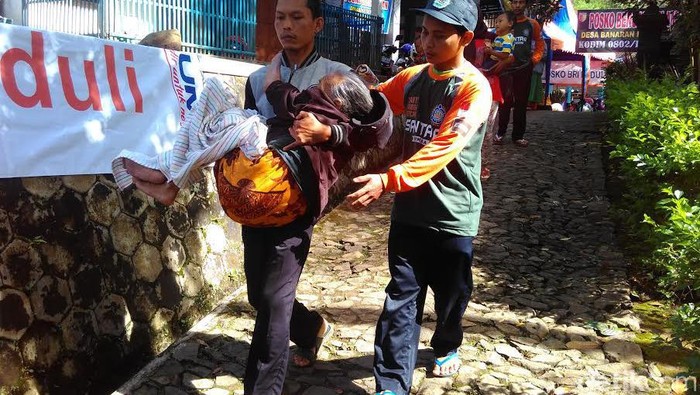 Kesehatan Pengungsi Longsor Ponorogo Mulai Terganggu