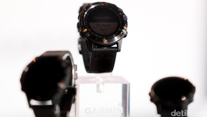 Garmin merilis jam tangan pintar berbagai ukuran melalui seri Fenix 5. Berbagai teknologi disematkan guna mendukung kegiatan outdoor.