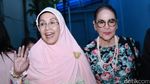 Lambaian Tangan dan Senyuman Nani Widjaja