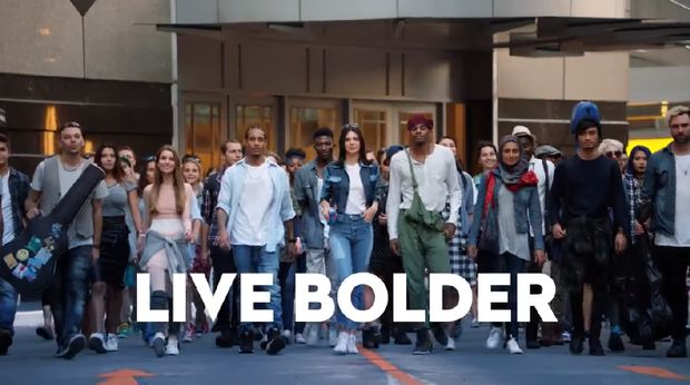 Senggol Isu Politik, Iklan Kendall Jenner untuk Pepsi Dikritik Netizen 