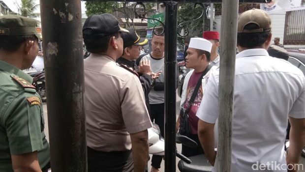 Sempat ada penolakan dari warga Kebon Baru, Tebet namun berhasil diatasi