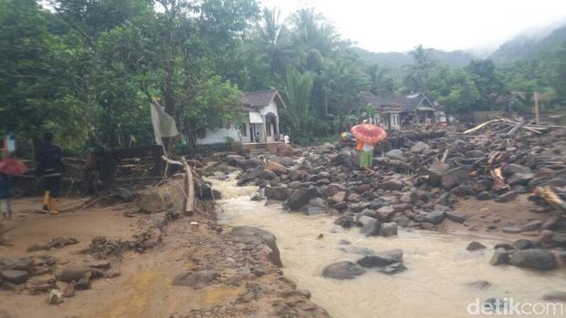 Banjir Bandang di Anyer, 3 Rumah Warga Rusak Berat