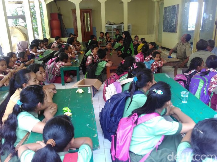 Takut Longsor Susulan, Aktivitas SD di Ponorogo Dipindah ke Masjid