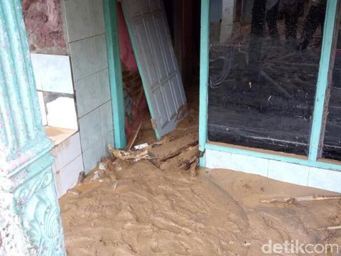 Banjir Bandang di Anyer, 3 Rumah Warga Rusak Berat